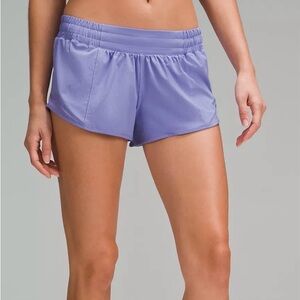 Lululemon Hotty hot Low-rise lined short 2.5
